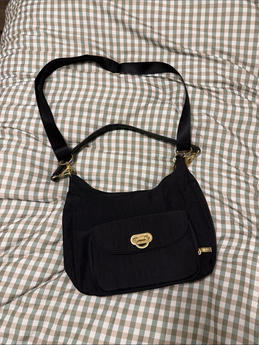Classic Black Shoulder Bag with Gold-Tone Accent